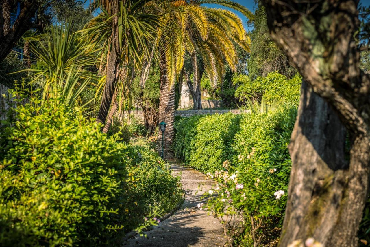 Aec Village Vacances - Les Cedres Grasse Exterior photo